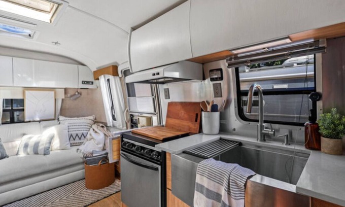 Dunsmuir Apartment | Airstream - (Cottonwood)