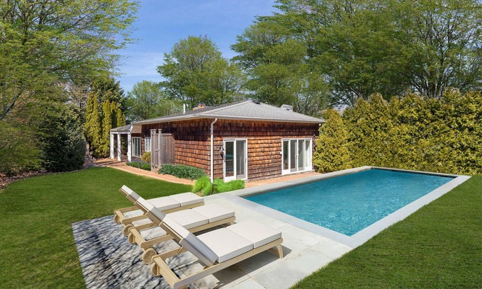 Bellport Cottage | Airy Cottage in Bellport Village