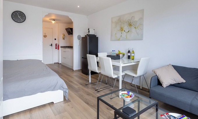 Wijk aan Zee Apartment | Airy studio, only 5 minutes' walk from beach & dunes