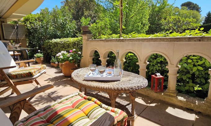 Est Apartment | Aix center, nice apartmentT2 1 bedroom, terrace overlooking garden Air conditioned parking