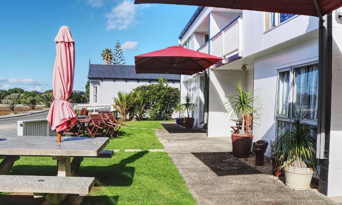 Mangonui Hotel | Al Louise Accommodation