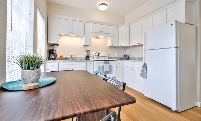 Newhall Apartment | AL3: Dog-friendly 1/1 Near SCU, DT San Jose, SAP