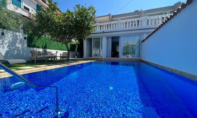 Alacati Villa | Alaçatı Köy İçi Müstakil Havuzlu Lüx Limon Villa