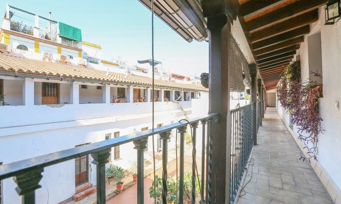 Alameda Apartment | Alameda De Hercules - One Bedroom Apartment, Sleeps 2