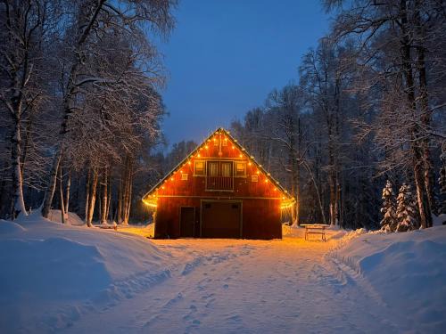 Susitna North House | Alaskan Wild Rose Retreat