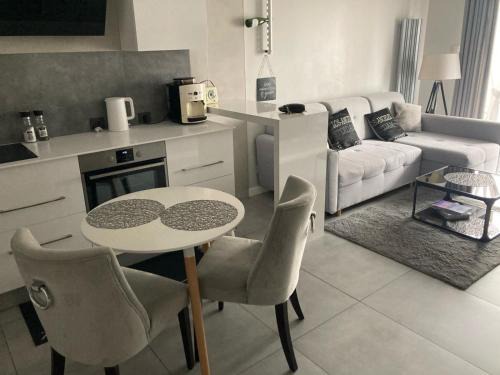 Przymorze Apartment | Albatross Towers Joda Bed