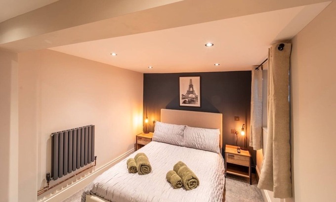 Cheltenham House | Albert House - 3 Beds, Central & Racecourse!