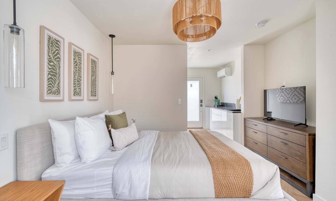 Alberta Arts District Apartment | Alberta Arts-tastic Mother-In-Law Suite