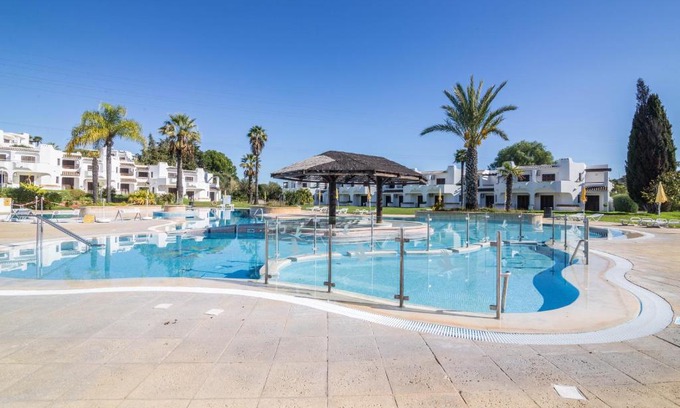 Alpouvar Apartment | Albufeira Apartment