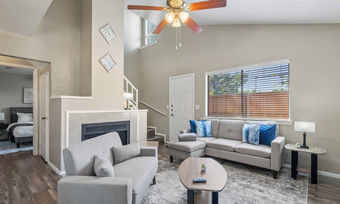 West Arlington House | Alder Stay | 3BD Townhome in Heart of Arlington