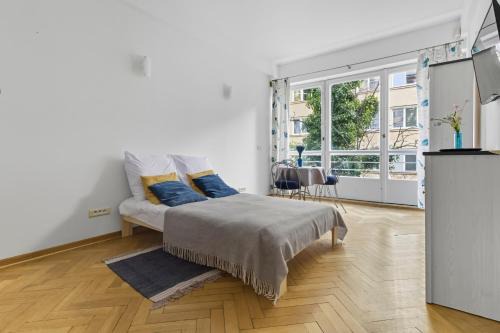Srodmiescie Południowe Apartment | Aleja Przyjaciół Śródmieście Warszawa by Solarento