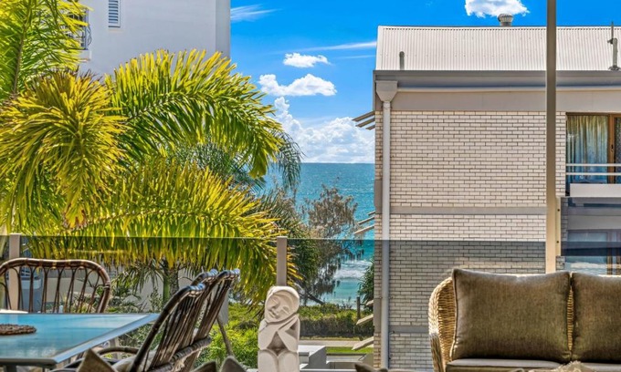 Alexandra Headland House | Alex Beach House, 100 steps to the sand, with ocean views