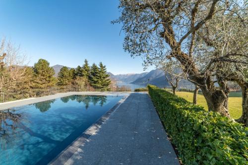 Como Apartment | Alex's Luxury Lake View Apt Pool and Tennis