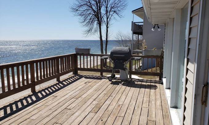 Algoma Hotel | Algoma Beach Motel