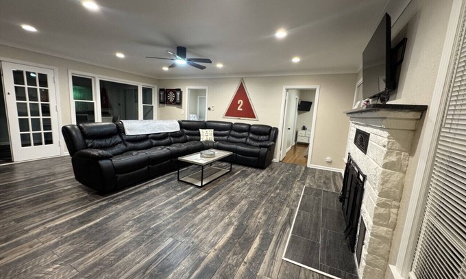 Algonac House | Algonac Canal Retreat for 12