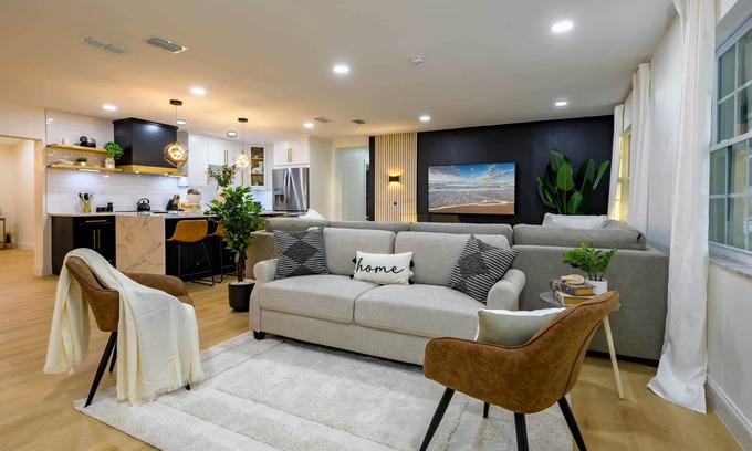 Tampa House | All-Encompassing Retreat w/Pool & Game Room!