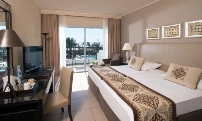 El Hadaba Hotel | All-inclusive Beachfront Resort l 4-Room Stay with Pool, Beach & Spa Access
