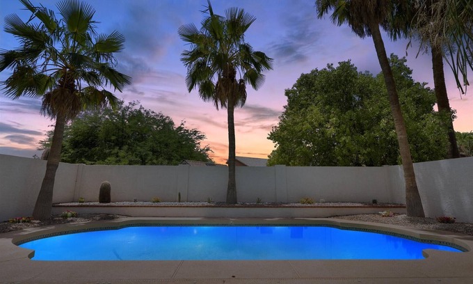 Chandler House | ✈︎All NEW Tropical Smart Home w/✦Pool ✦Grill✦82"TV