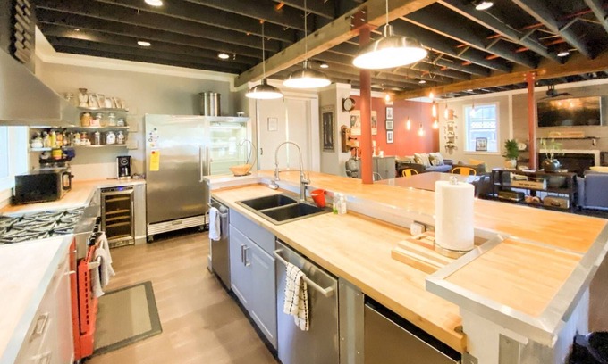 Eastport House | All newly renovated Eastport Retreat - private back patio with parking