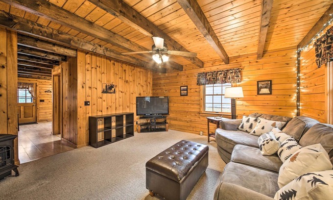 Greenville Junction House | All-Season Sanctuary: Steps to Moosehead Lake