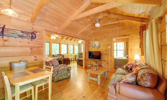 Vein Mountain Cabin | All-Season Sunroom + Hot Tub: Marion Cabin Retreat