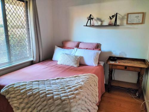 Wembley House | All the comforts by the lake