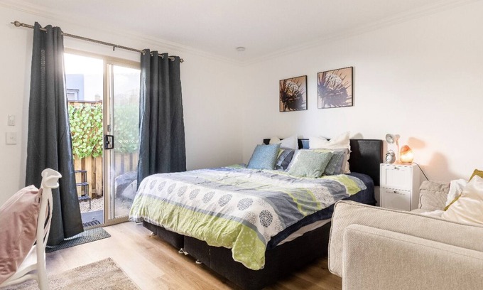 Robina Apartment | All U need Studio Next BondUni