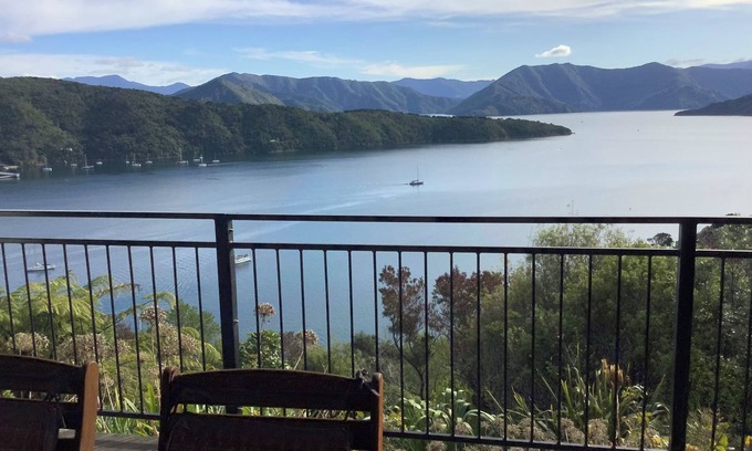 Waikawa Bay Apartment | Allports Sea view Apartment with Spa