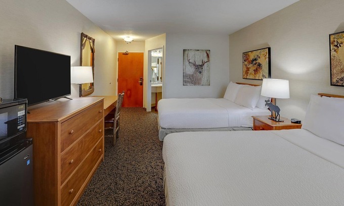 Quincy Hotel | Alluring Quincy Stay! Panoramic Views, Indoor/Outdoor Pool | 3 Units