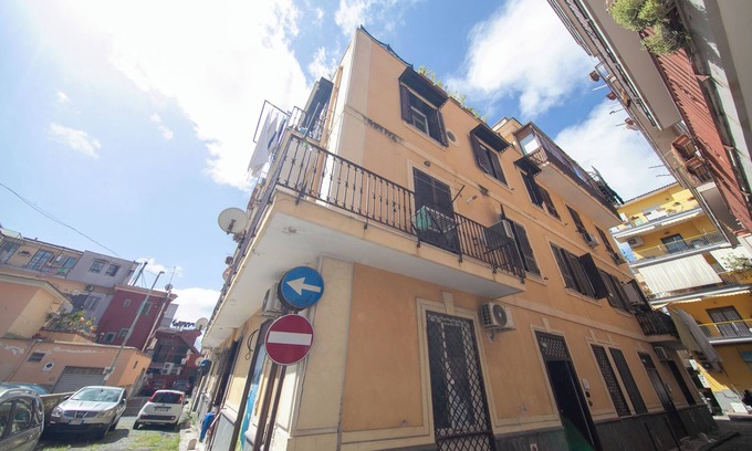 Pozzuoli Bed & Breakfast | ALMA elegante e luminoso appartamento sul lungomare Pozzuoli e vicino al centro