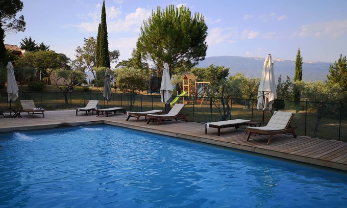 Mormoiron Apartment | Almond trees: 3 bedrooms, parking, terrace, private entrance, garden view - Almond trees