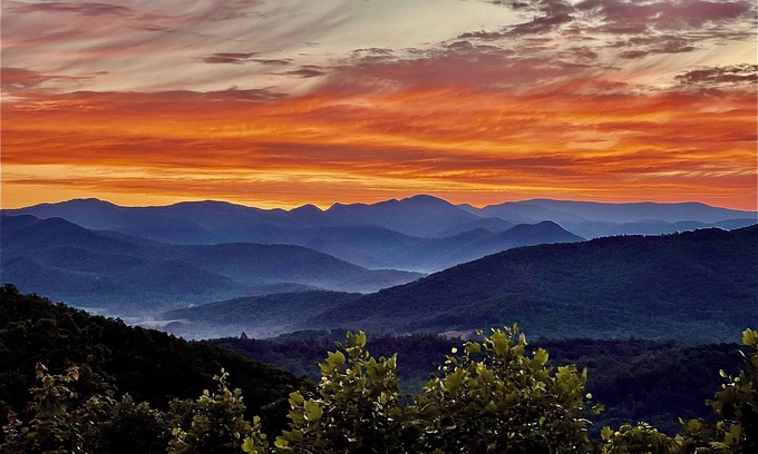 Hiawassee House | Almost Heaven - Mountain views beyond compare!