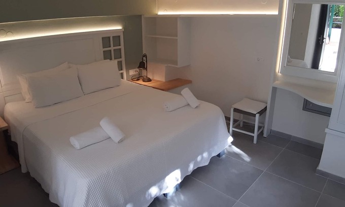 Akrotiri Apartment | Aloe Studio