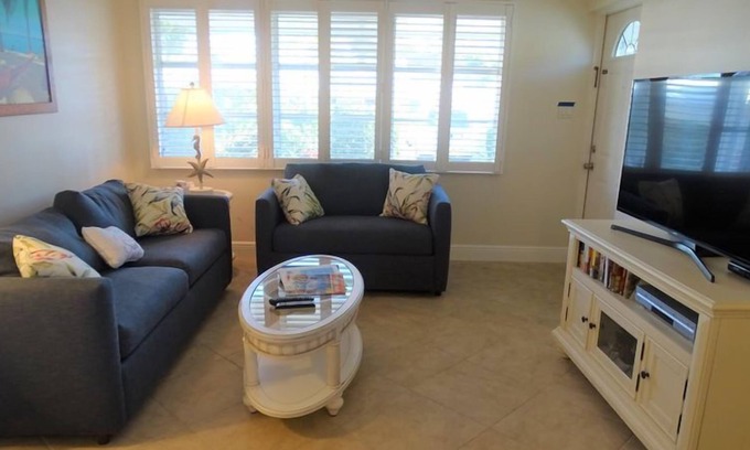 Aloha Kai House | Aloha Kai - Unit 3-close to the pool!