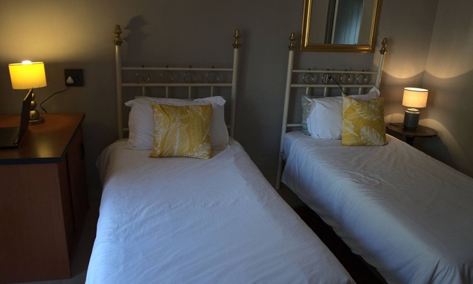Waterkloof Glen Bed & Breakfast | Aloha Lodge spacious bedroom, sleeps 2, with its own entrance and a garden view