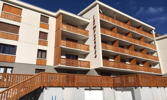 Les Deux Alpes House | Alpine Comfort with Balcony