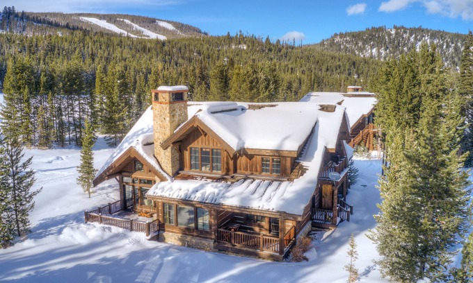 Spanish Peaks Cabin | Alpine Homestead Cabin: Spanish Peaks Mountain Club, Ski-In-Ski-Out, Hot Tub