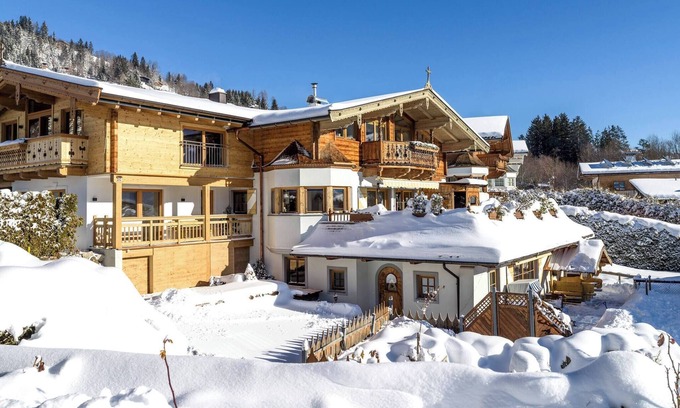 Kitzbuehel House | Alpine Retreat in Kirchberg, Tirol - Private Pool & Sauna