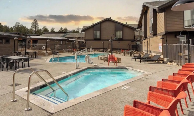 Mammoth Lakes Hotel | Alpine Room with Sauna & Steam Room Access Near Mammoth Ski Adventures