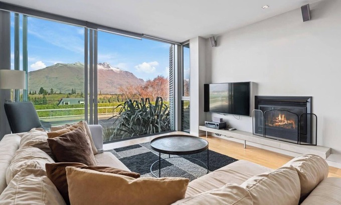 Queenstown Apartment | Alpine Vista Retreat