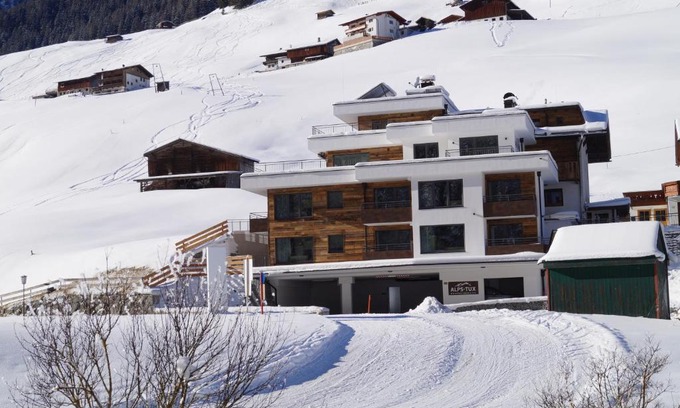 Juns Apartment | Alps Tux