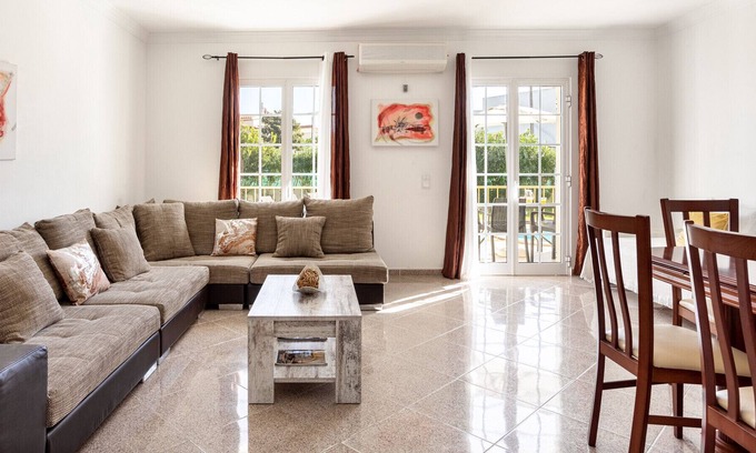 Vale de Carro House | ALTIDO 5-bedroom house w/pool and garden