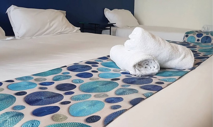 Six-Fours-les-Plages Hotel | Always a Great Idea To Unwind! Near Square Raymond Muriot! with Onsite Parking!