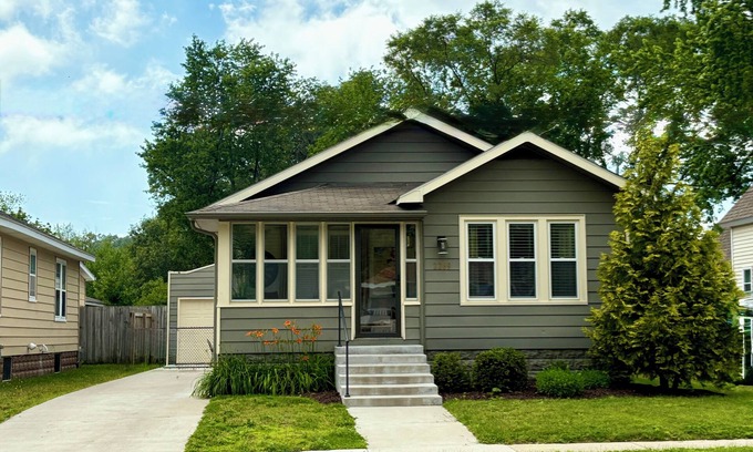 Lakeside House | Always Lincoln 1 – Muskegon Family Home, Fenced Yard