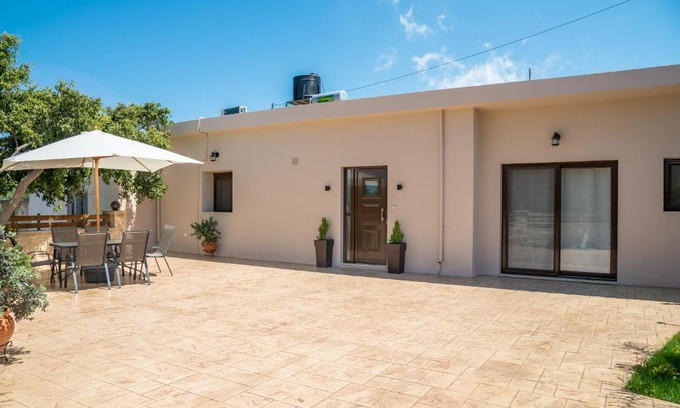 Karefiliana House | Amarantos House