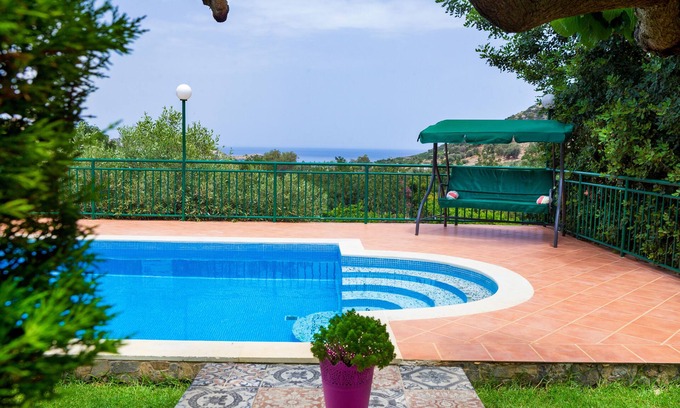 Bali Villa | Amari Villa, beach hideaway, Close to amazing beaches, taverns and shops
