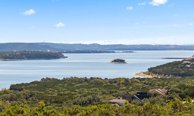 Jonestown House | Amazing 4 bdrm Home w/Panoramic Lake Views in Hollows Resort! Pickleball, 4 Pools, Fitness Center!