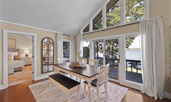 Counce House | Amazing 4 bdrm Riverfront home with boat dock in the heart of Pickwick!