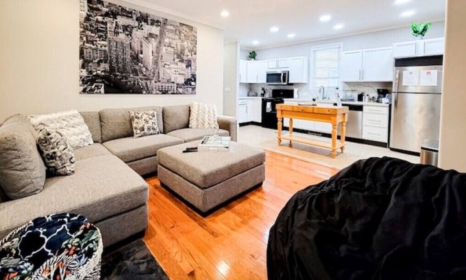 Oak Center House | *AMAZING* 7-Bedroom home with Game room & Hot tub