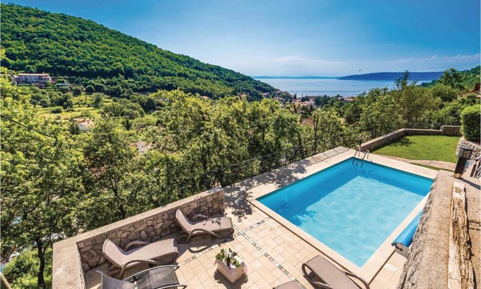 Sucici Apartment | Amazing Apartment In Moscenicka Draga